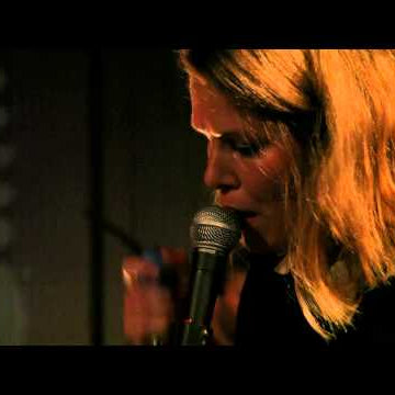 Moon & Sun "Hibernate" - Converse Red Light Sessions