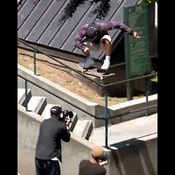 ⛩️ Miles Silvas with a heavy kickflip at the Duffy Chinatown gap
