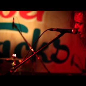 Converse Rubber Tracks: Ready, Set - DZ Deathrays perform "Cops Capacity"