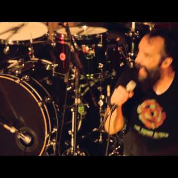 Clutch "Earth Rocker": Rubber Tracks Live