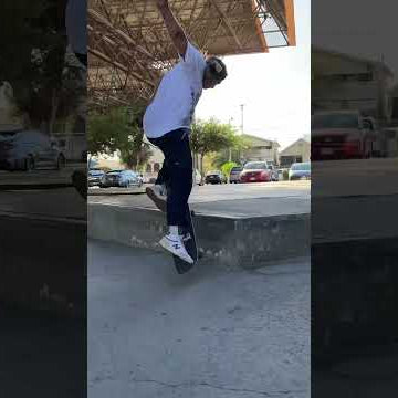 Franky Villani | Kick flip fs noseslide