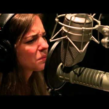 Converse Rubber Tracks - disCOVERed: Alexandra Stewart covers "Black Water"