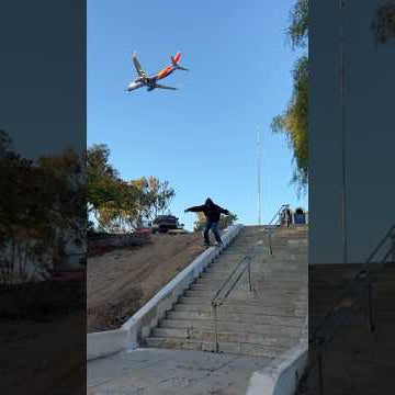 Kyle Walsh lowers the landing gear 🛬
