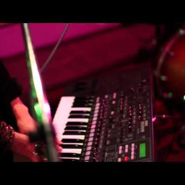 Converse Rubber Tracks: Ready, Set - The Hundred in the Hands perform "Faded"