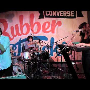 Converse Rubber Tracks: Ready, Set - Yacht Club performs "I'd Work for Your Love"