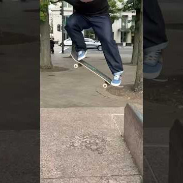 Jamie Foy at Pluaski Plaza 😤