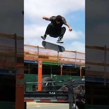 Blasting a kickflip! 💨 Milton Martinez