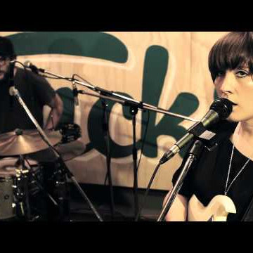 Converse Rubber Tracks: Ready, Set - Cate Le Bon performs "Fold The Cloth"