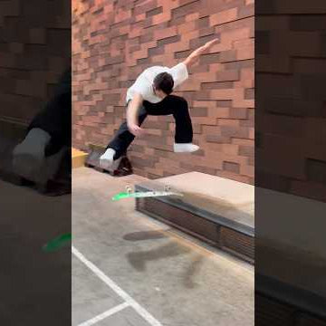 Frankie Spears Switch Backside Tail Heelflip out