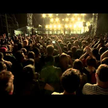 Sleigh Bells performs "Straight A's" at Converse City Carnage NYC