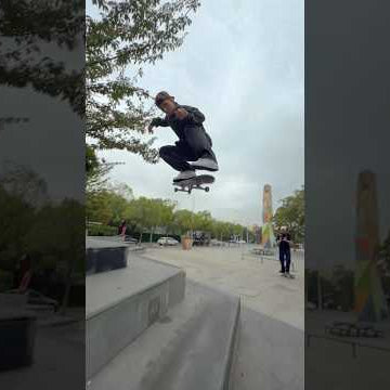Shane O'Neill putting on a clinic in Shanghai for NikeSB 🇨🇳