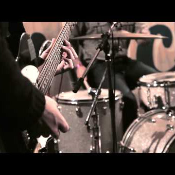 Converse Rubber Tracks: Ready, Set - Born Ruffians performs "6-5000"