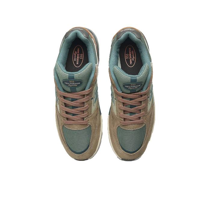 Andrew Reynolds 933 (Mushroom / New Spruce)