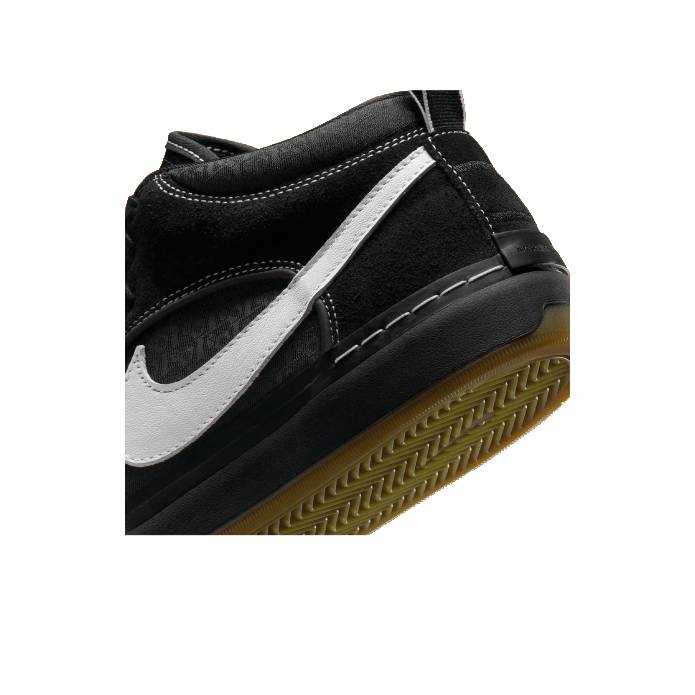 React Leo (Black/Gum)